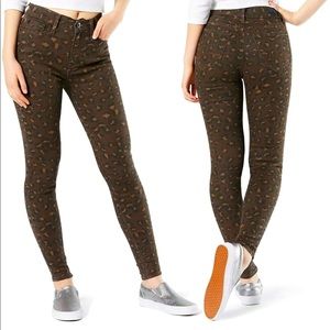 Levi's High-Rise Leopard Jeggings